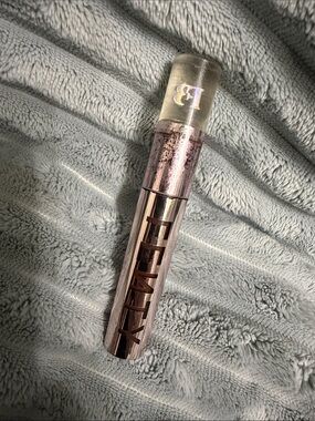 Fenty Beauty Lip Gloss - BREAD WINNER 05